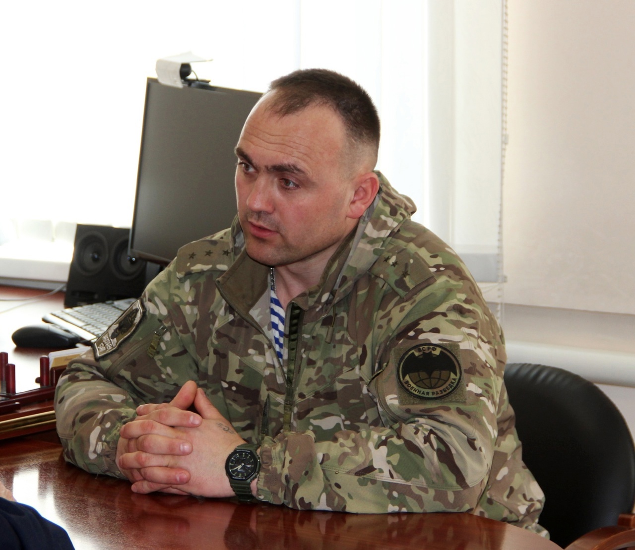 Главу района Юрия Матузова с дружеским визитом посетил  военнослужащий Сергей Федорков.