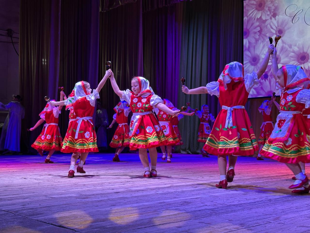 Самая прекрасная из женщин — женщина с ребёнком на руках.