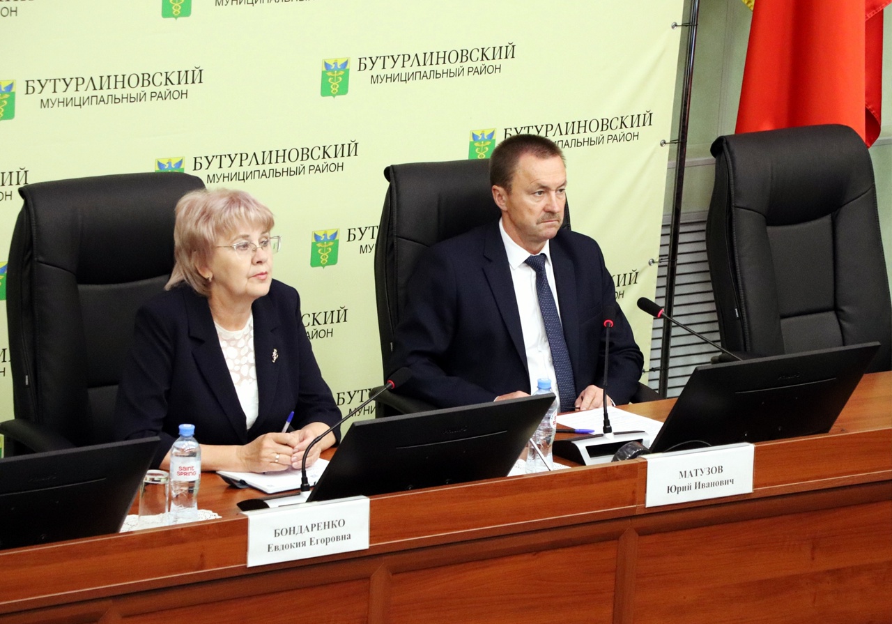 Сегодня под руководством главы Бутурлиновского района Юрия Матузова состоялось еженедельное планерное совещание.