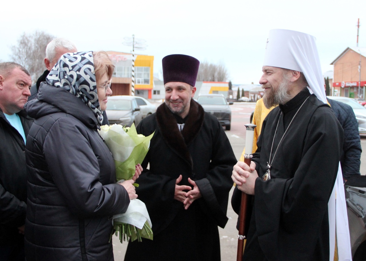 Митрополит Воронежский и Лискинский владыка Леонтий совершил Божественную литургию в Спасо-Преображенском соборе г. Бутурлиновки.