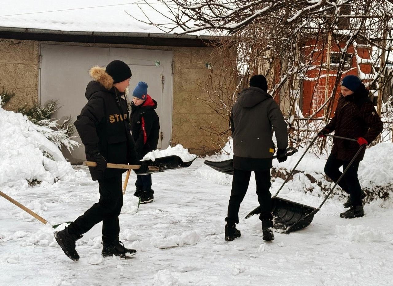  В Бутурлиновке продолжается акция &quot;Снежный десант&quot;! .