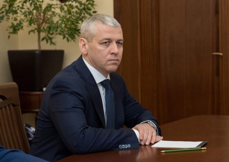 Глава района Юрий Матузов поздравил Николая Репникова с утверждением на пост ректора университета.