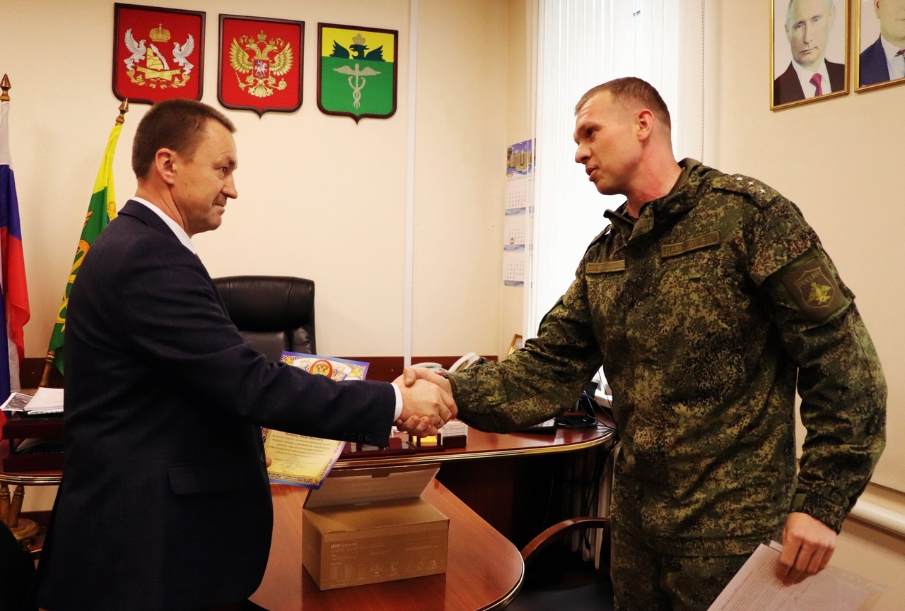 Глава района Юрий Матузов провел ряд встреч с целью передачи гуманитарной помощи.
