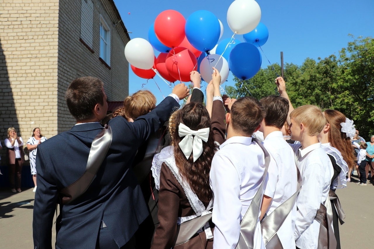 В Кучеряевской школе прозвенел Последний звонок — трогательный, волнительный и такой важный момент для всех.