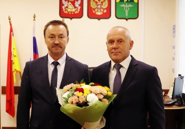 Глава района поздравил с юбилеем директора физкультурно-оздоровительного комплекса «Звездный» Александра Зубкова. Глава района поздравил с юбилеем директора физкультурно-оздоровительного комплекса «Звездный» Александра Зубкова.