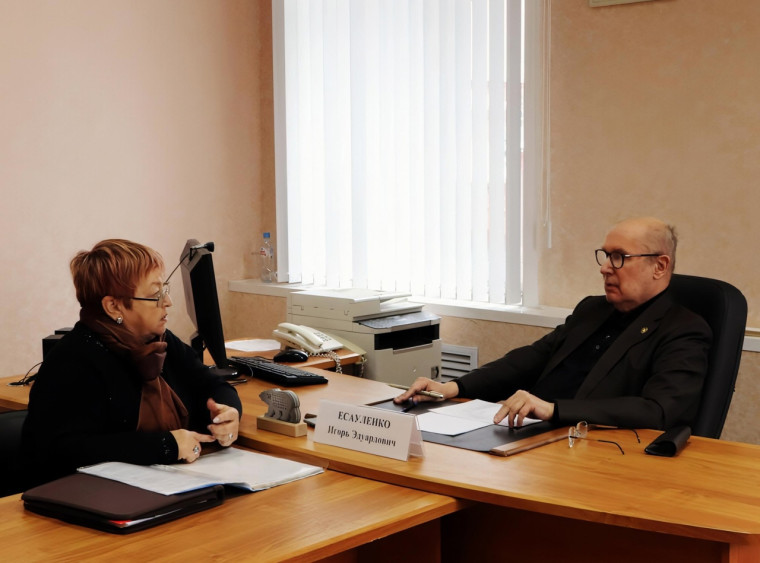 В администрации Бутурлиновского района, прием граждан провел депутат Воронежской областной Думы Игорь Есауленко. В администрации Бутурлиновского района, прием граждан провел депутат Воронежской областной Думы Игорь Есауленко.