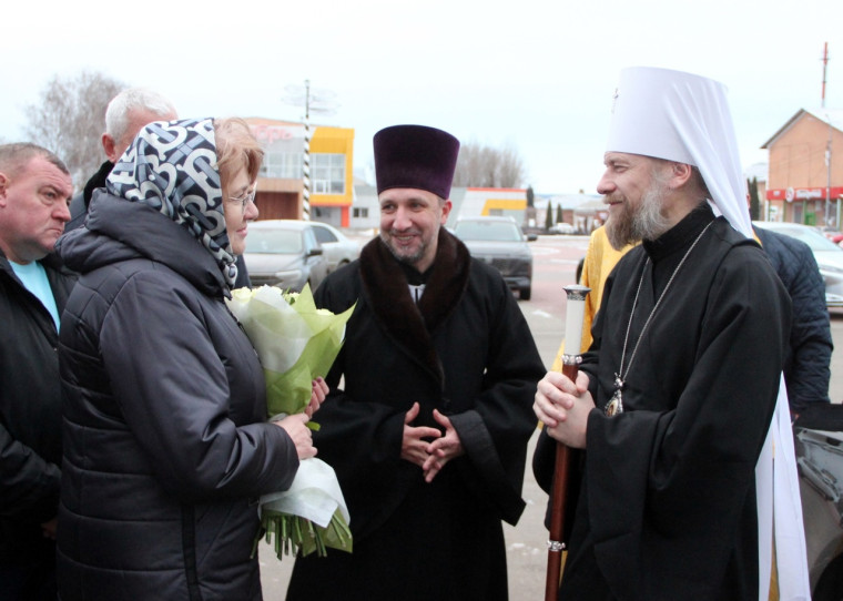 Митрополит Воронежский и Лискинский владыка Леонтий совершил Божественную литургию в Спасо-Преображенском соборе г. Бутурлиновки. Митрополит Воронежский и Лискинский владыка Леонтий совершил Божественную литургию в Спасо-Преображенском соборе г. Бутурлиновки.